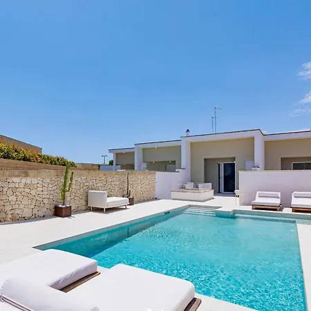 Villa Skyline- *